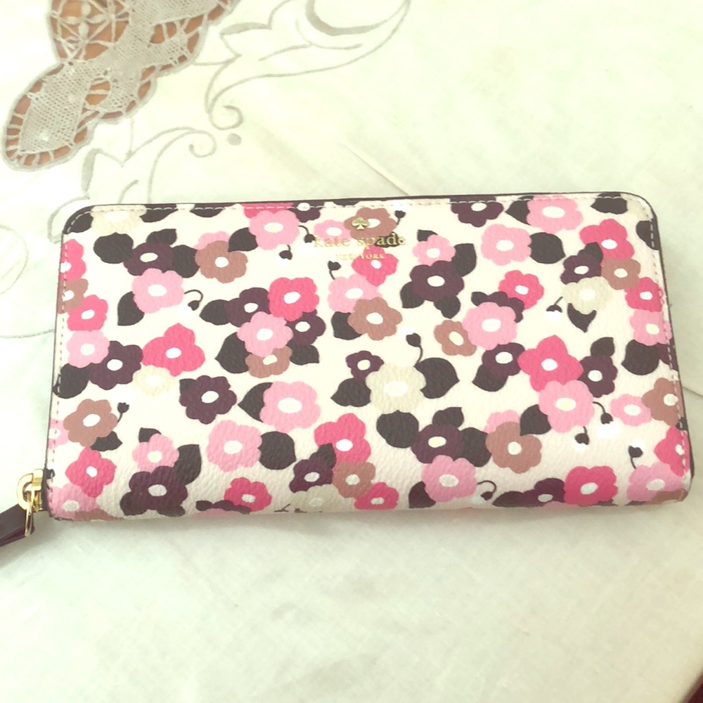 Kate Spade New York wallet new with tag